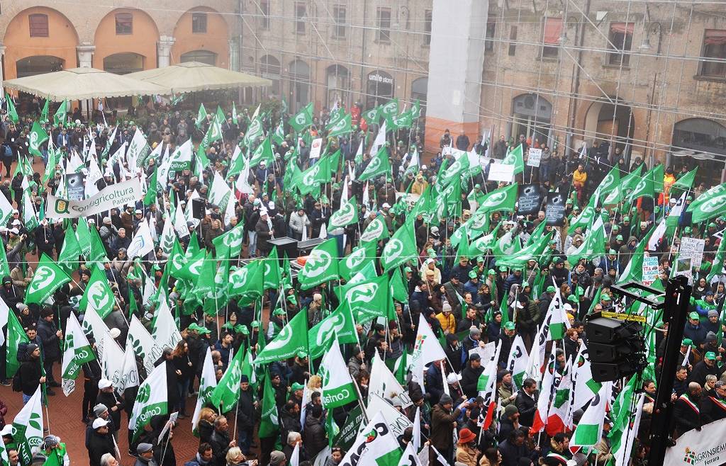 Migliaia di agricoltori a Ferrara chiedono risorse e azioni concrete contro la crisi