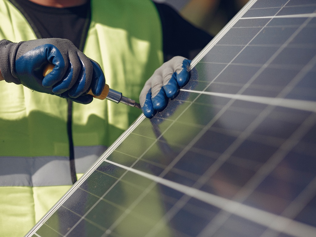PARCO AGRISOLARE: Pubblicato il bando per il fotovoltaico sugli edifici ad uso produttivo.